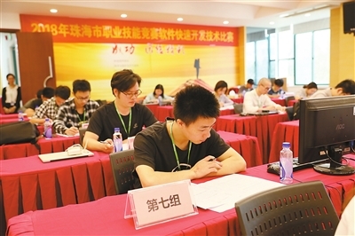 2018年市職業技能競賽軟件快速開發與廣告設計賽項圓滿落幕，24名選手同臺競技展風采